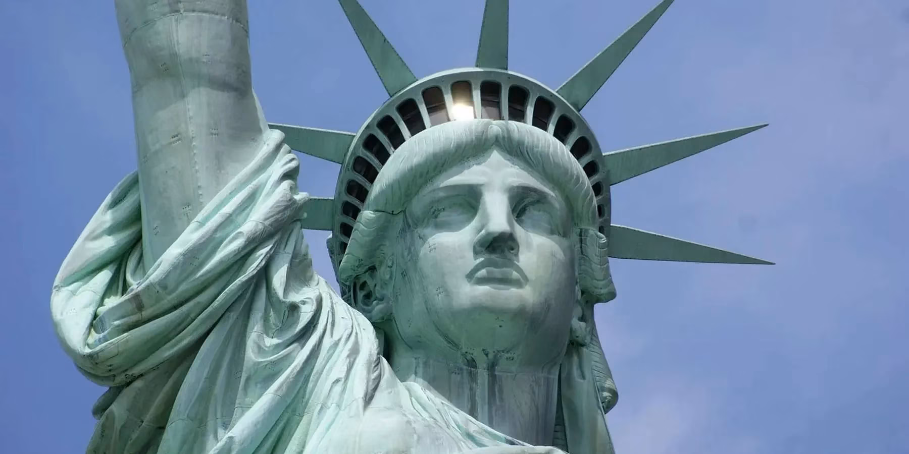 minecraft-player-recreates-statue-of-liberty-with-stunning-accuracy-in-2026-image-0